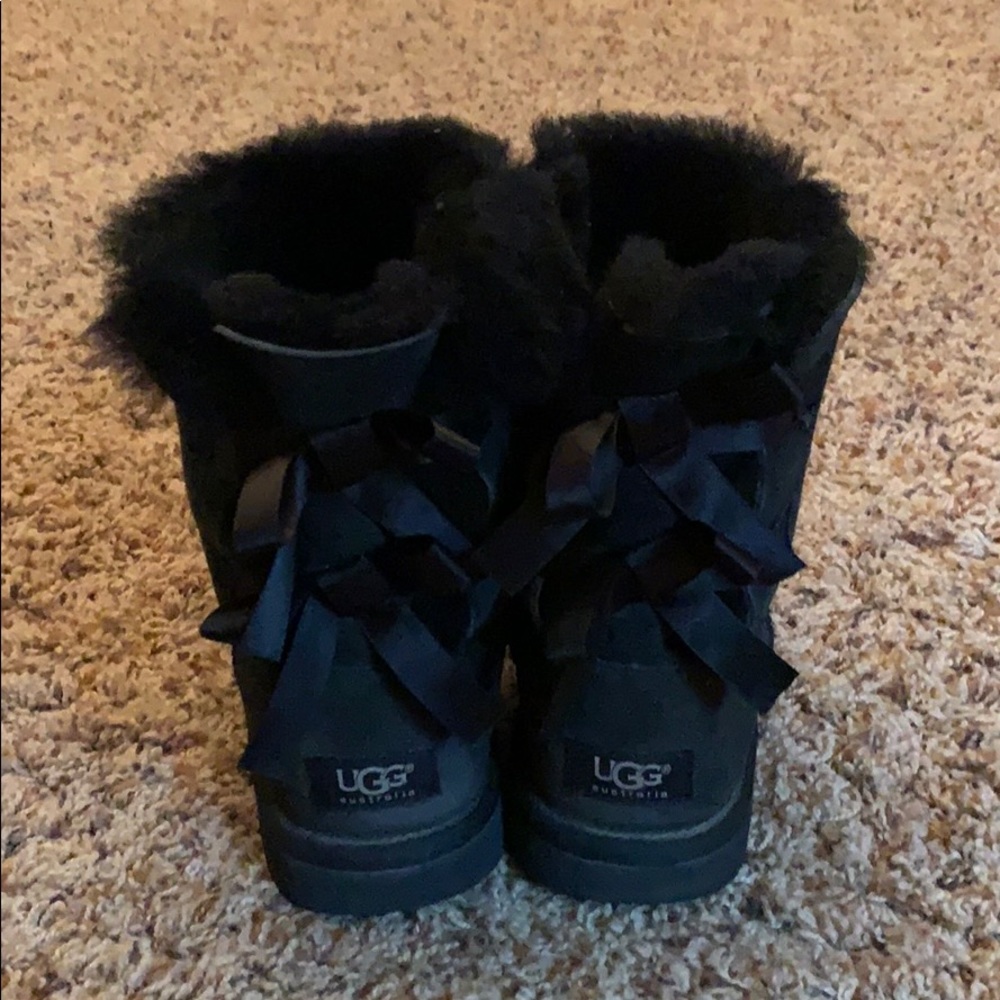 Black bailey bow ugh boots! Only worn twice!